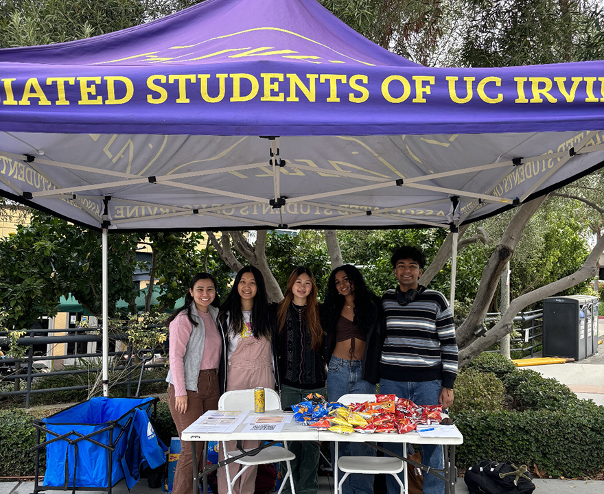 Brooke Berger, Chelsea Wang, Hailey Phan, Tanvi Chichili, and Siddharth Karthikeya ASUCI boothing for the Higher Education Resources & Opportunities Commission.